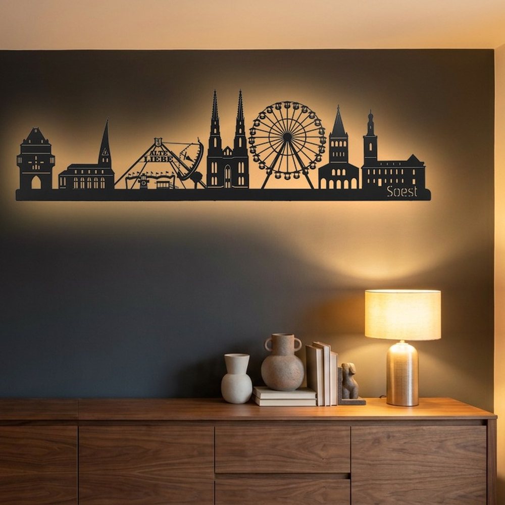 Beleuchtete Soest Skyline an dunkler Wand